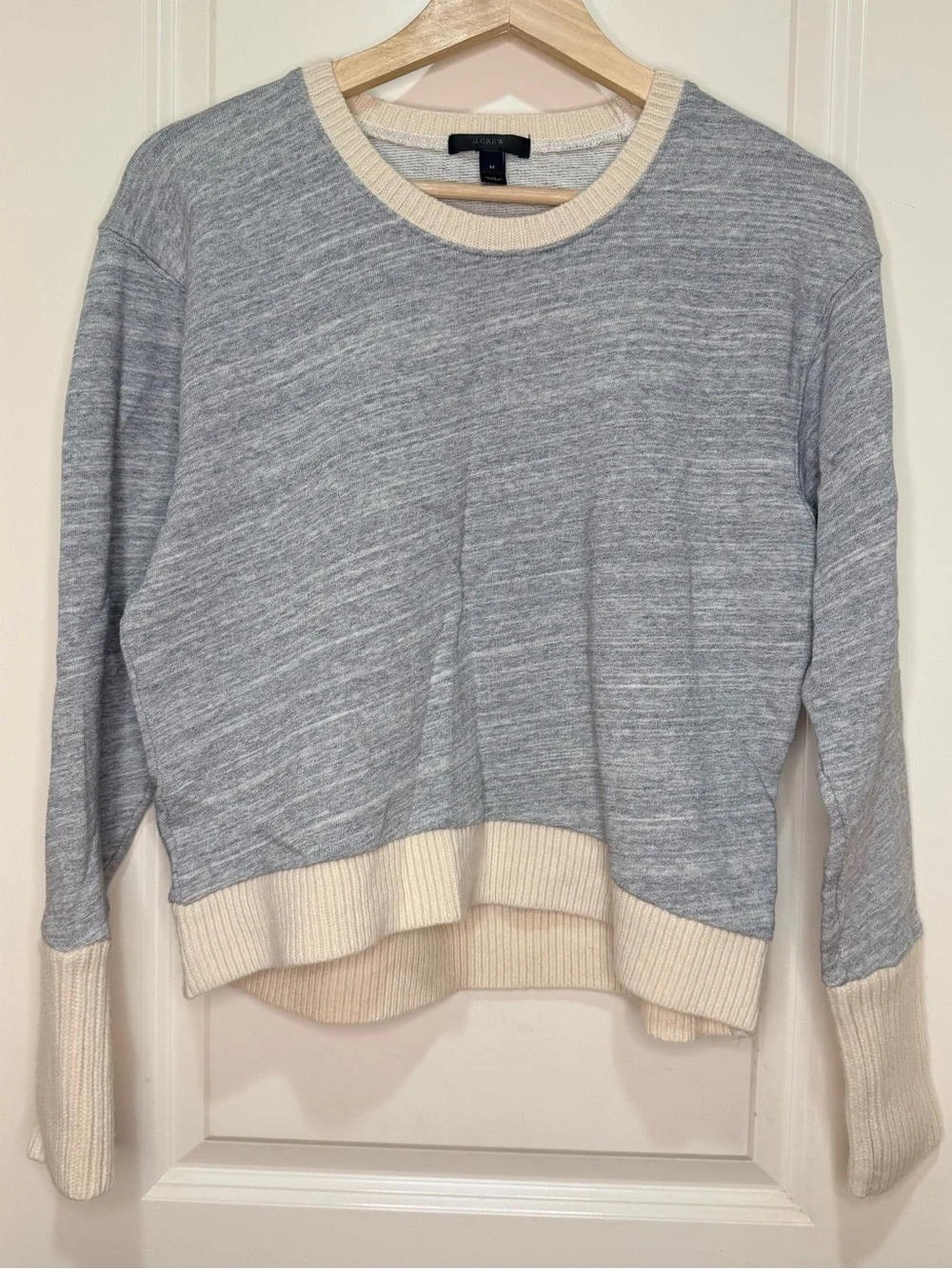 🤍 J.Crew Gray Sweatshirt Sweater Contrast Cream Trim Size Medium